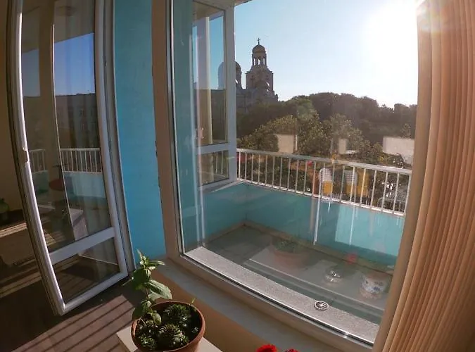 By The Cathedral - Center - 2 Bedroom Flat *