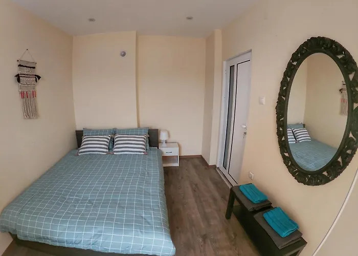 By The Cathedral - Center - 2 Bedroom Flat Warna