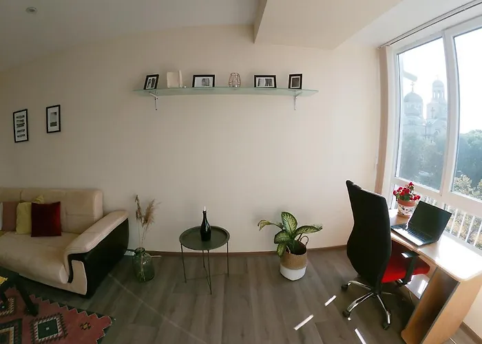 By The Cathedral - Center - 2 Bedroom Flat Apartment *