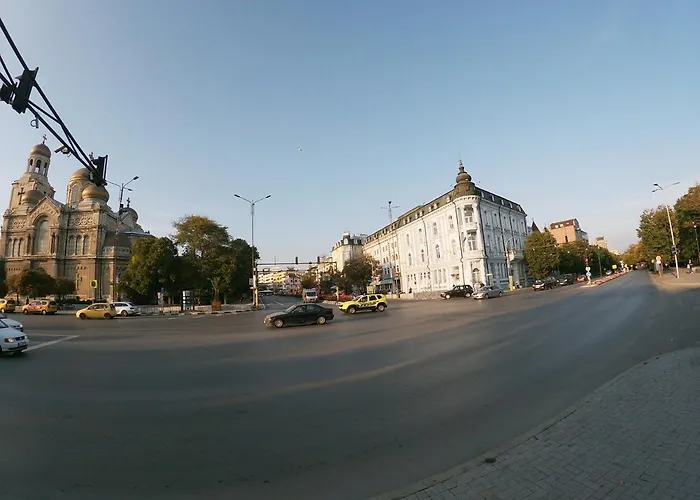 By The Cathedral - Center - 2 Bedroom Flat * Warna