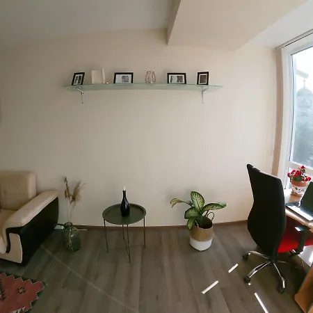 By The Cathedral - Center - 2 Bedroom Flat Apartment *