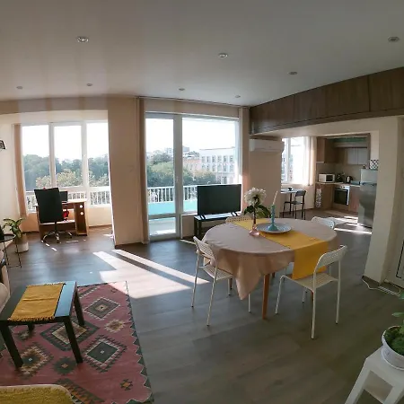 Апартаменты By The Cathedral - Center - 2 Bedroom Flat